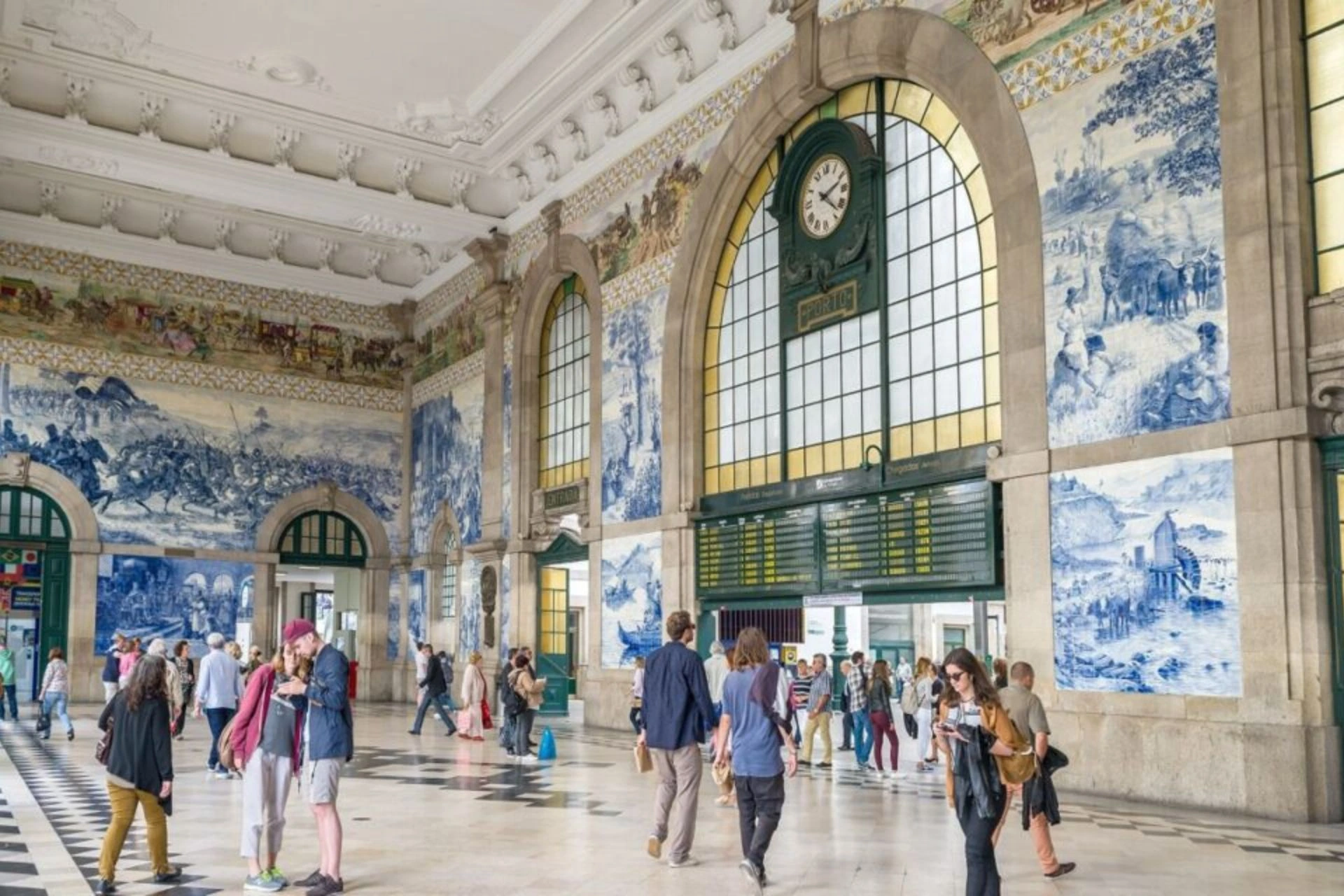 Porto Tour - S. Bento train station